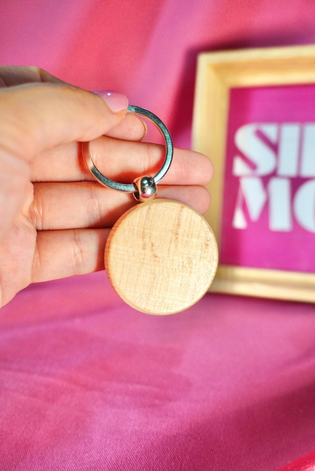 Llavero de madera circular